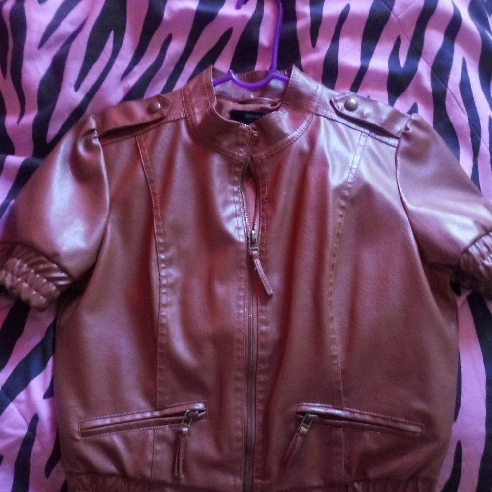 Short sleave brown leather jacket